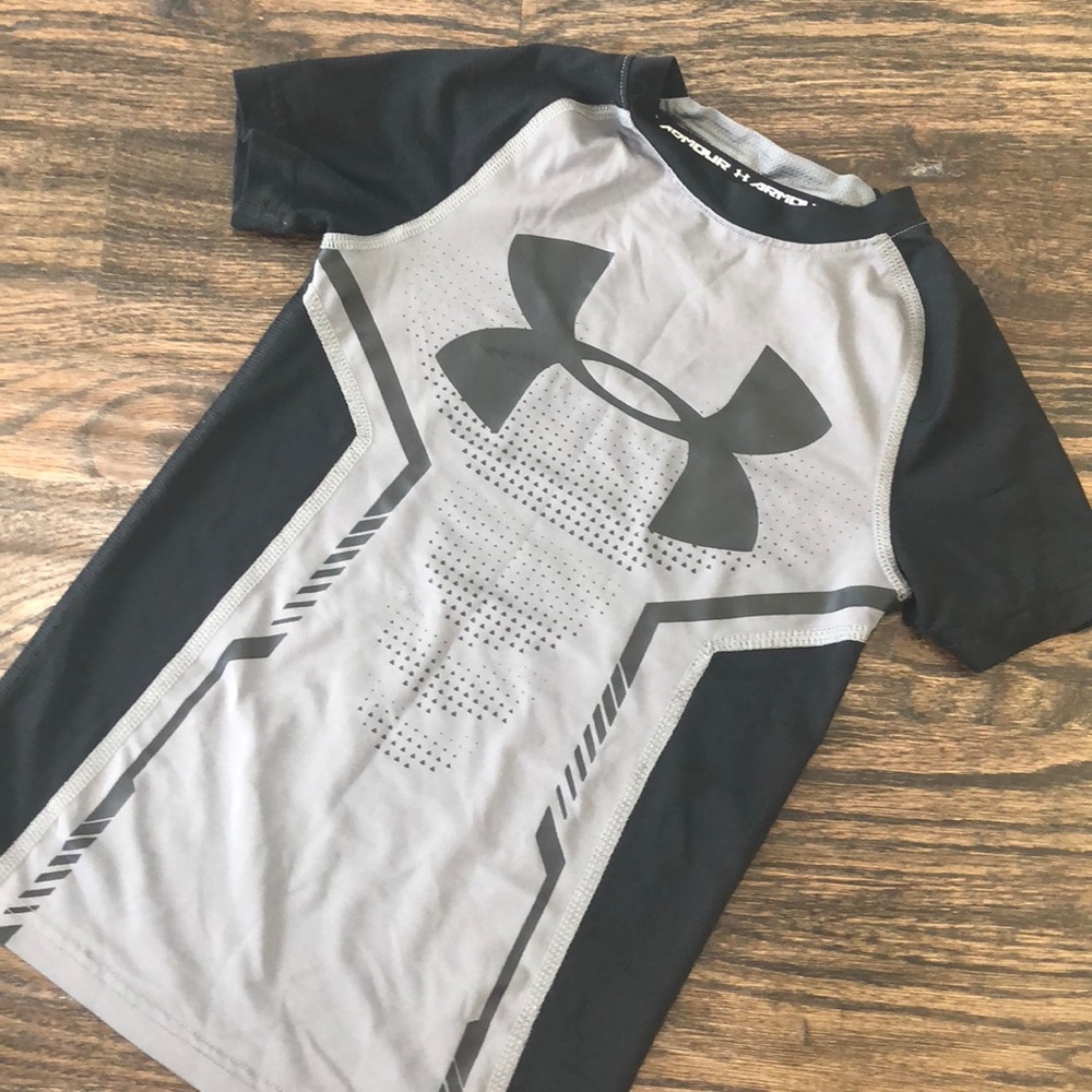 Boys’ Under Armour tight form shirt